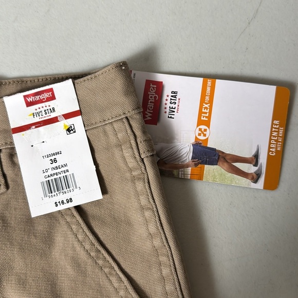 NWT-Wrangler Flex Fit carpenter shorts - Picture 3 of 8
